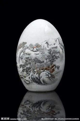 博远陶瓷艺术：以洛阳陶瓷为主题的艺术品展示与销售。
